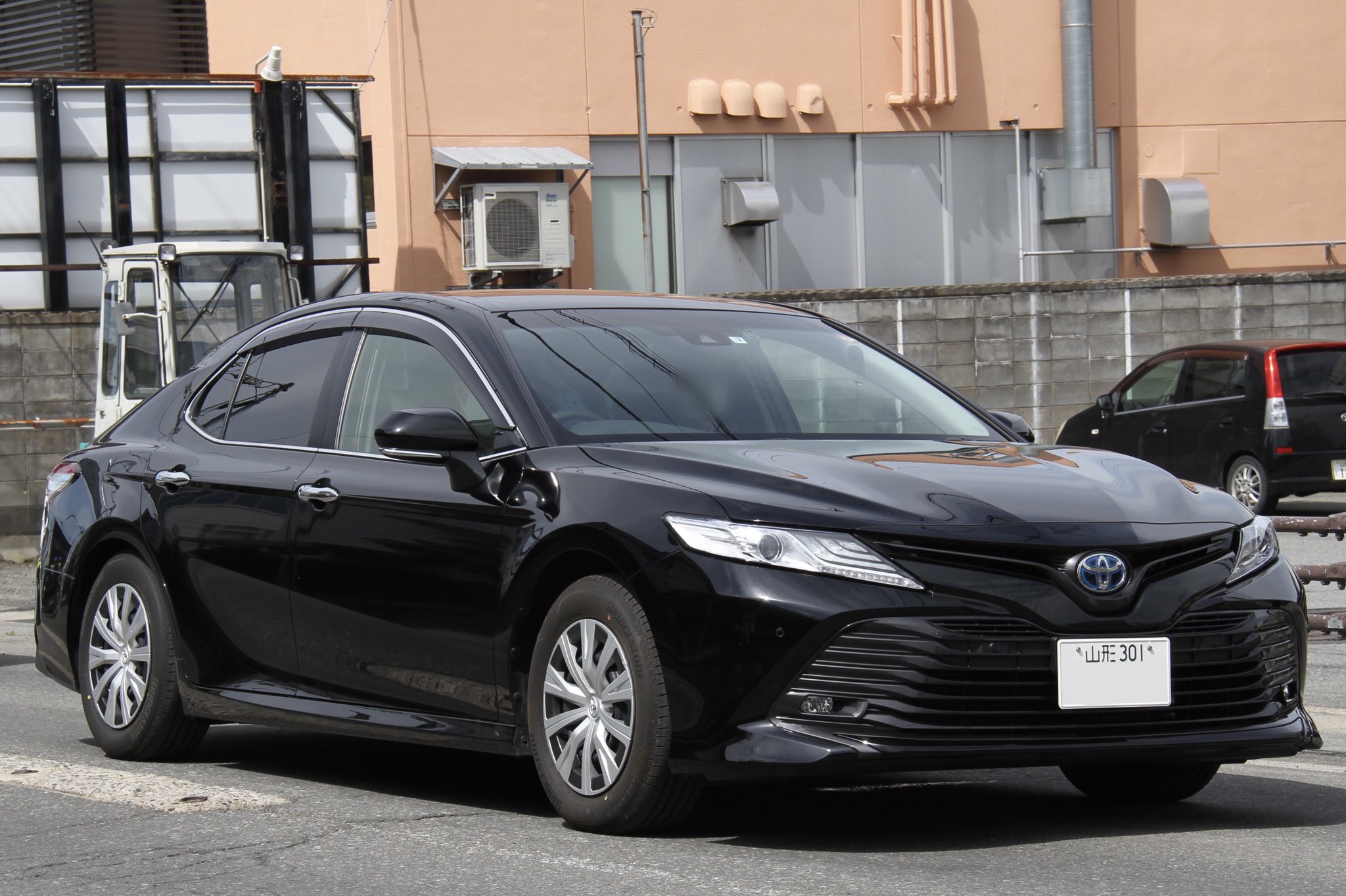 オジ鉄 山形県警察 刑事部 機動捜査隊 70系カムリ後期 捜査用車 聖火リレーの警備に当たってた個体 赤載せした別の黒も居たとか T Co F2z8i0m8fq Twitter