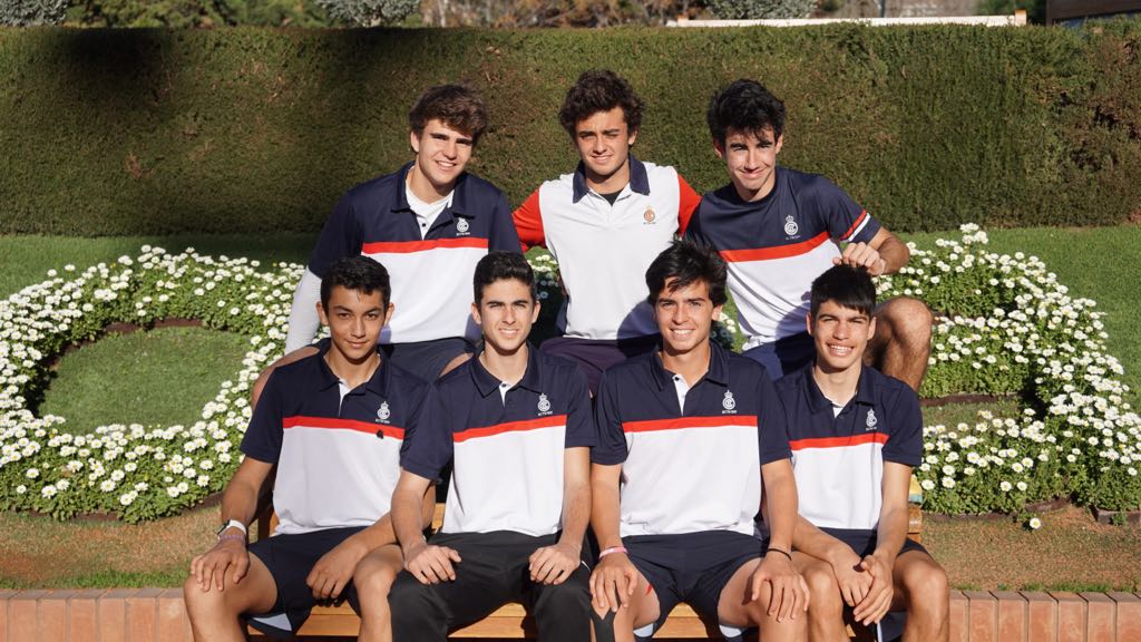 rctb1899's tweet photo. 📸 Foto de archivo de nuestros juniors en 2018... Una gran generación que suben muy fuertes 🚀
@alcarazcarlos03, @pedrovives01, #DanielRincon, #AlejandroTurriziani, @lluismirallesm, @DurallVentu, @nilgiraldez https://t.co/zv2p9T3I7E