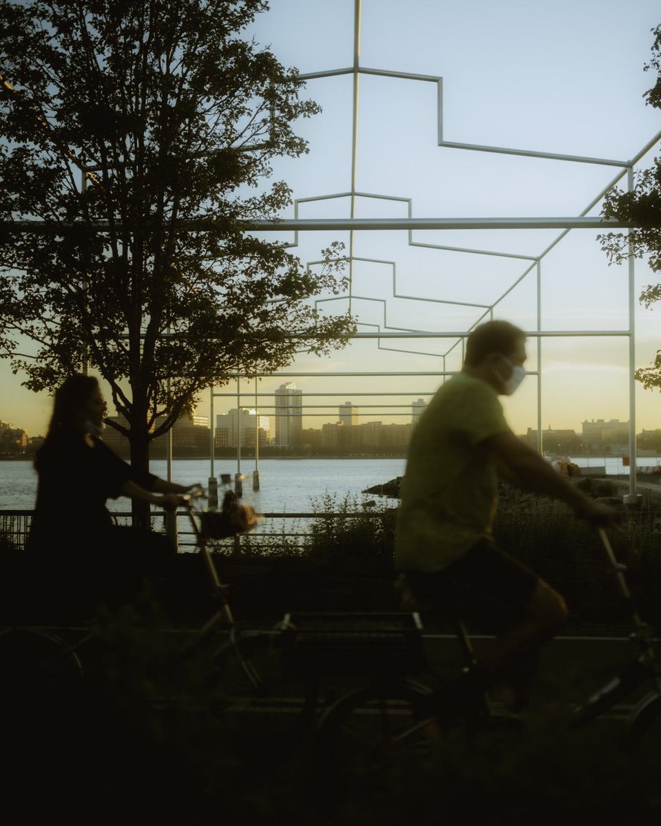 Two more of “Day’s End” located in @HudsonRiverPark across from @whitneymuseum.

#HRPK #ILoveNY #ISpyNY