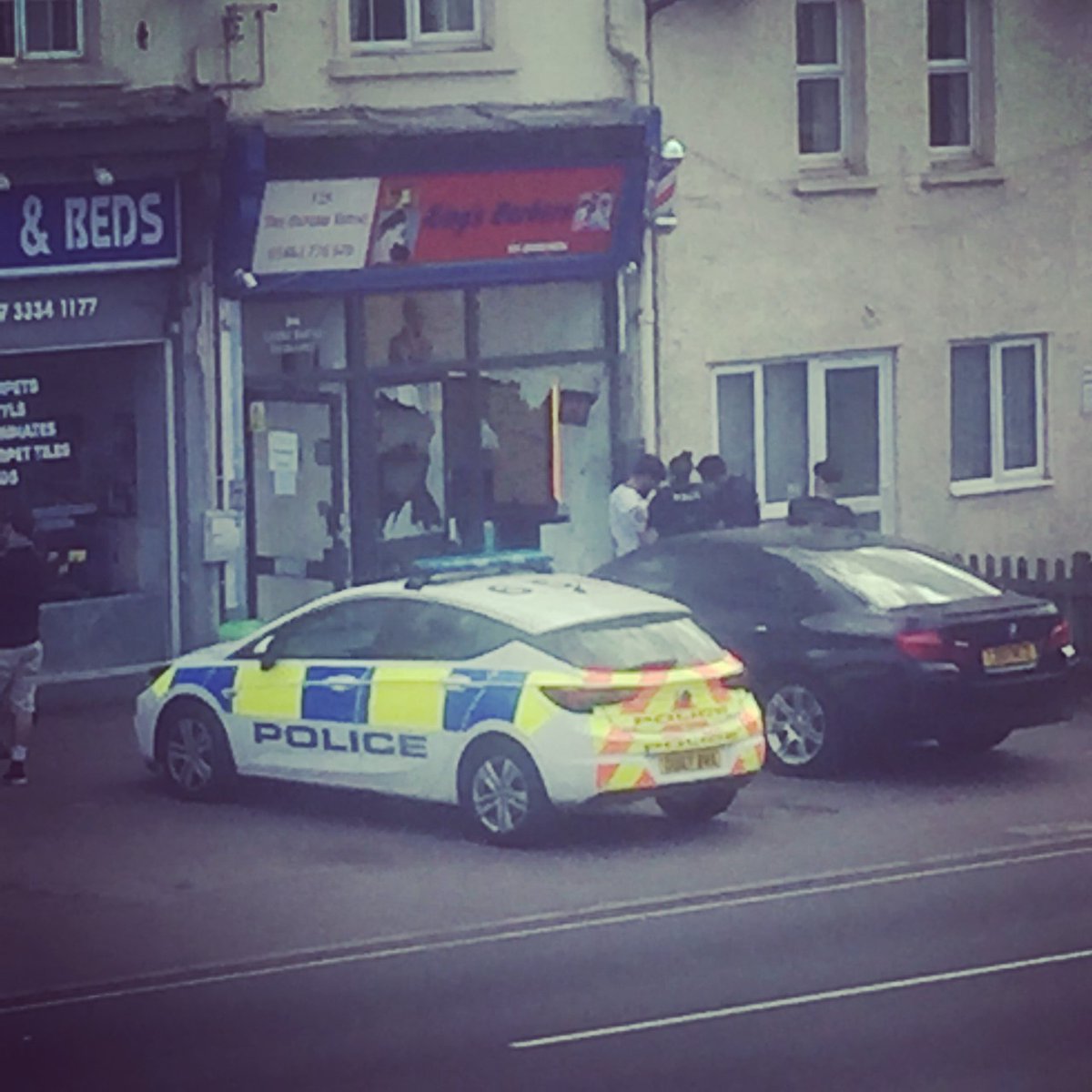 Man assaulted in #Oxford by men with hammers j.mp/3wUJrtg