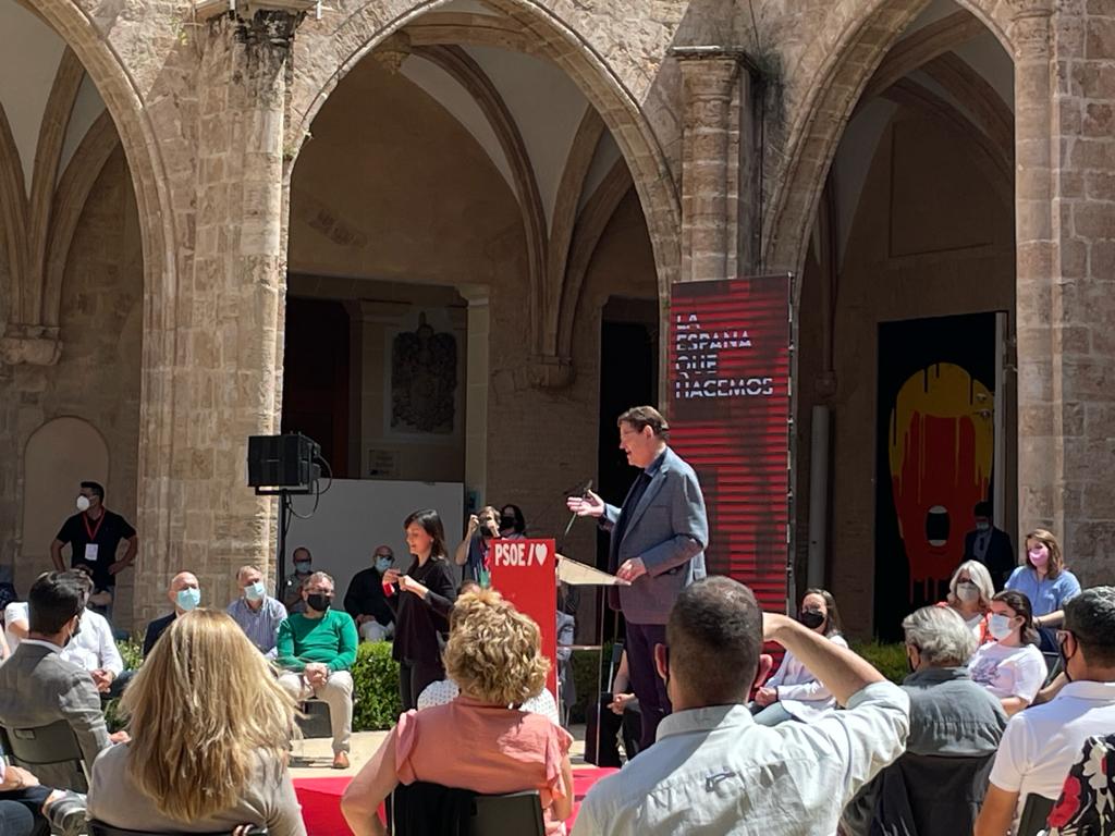 psoebetera's tweet photo. El PSPV-PSOE Bétera este diumenge a la celebració dels 3 anys de Govern Progressista. Amb @abalosmeco, @ximopuig i @mercaballero2.
#PSOE
#GovernProgressista https://t.co/RVMktFy8e9