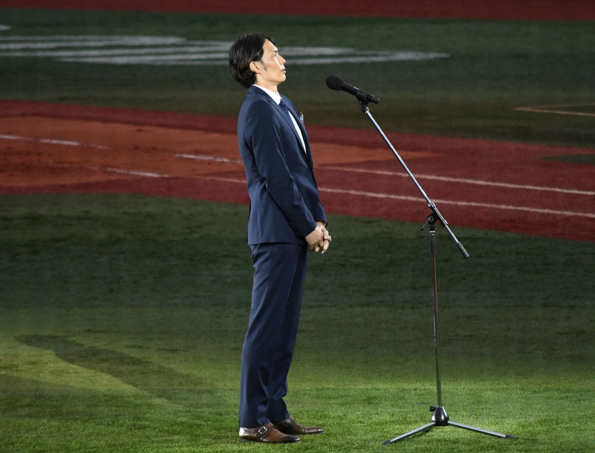 おくたく 5日の試合後は石川雄洋の引退セレモニーでした 勝利の輝きファンファーレ 石川雄洋の応援歌の流れ好きです 実はスターナイトユニ持ってます笑 これからも応援してます 石川雄洋 横浜ベイスターズ T Co Ykozrv3cgb Twitter