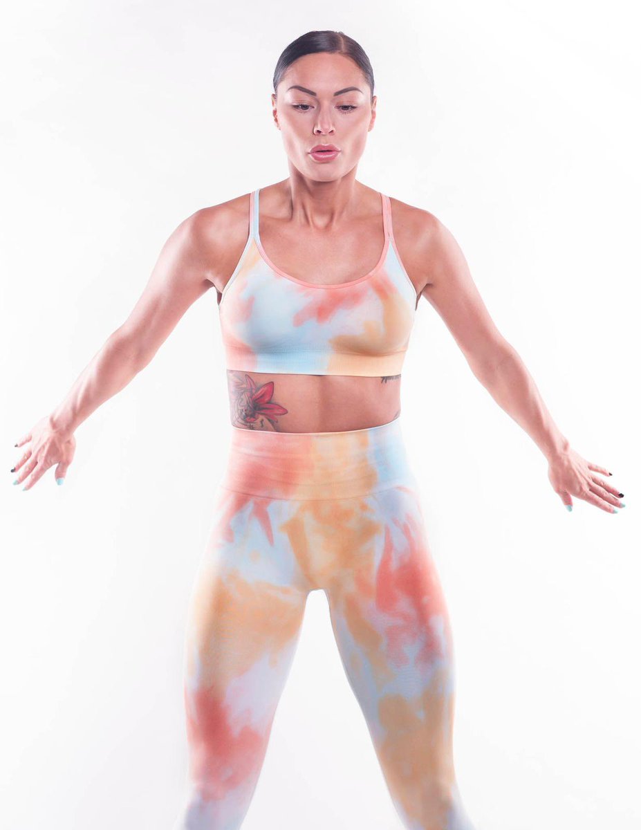 FearlessMindInc's tweet photo. Our tie dye range has landed 😍

3 amazing patterns 

Purple blush 💜
Peach blush 🧡
Green blush 💚

Comment your favourite colour ❤️

These go live on our website very soon, but to get yours before send us a PM 💪

#tiedie #tiediegymwear #fearless #fearlessmotivation https://t.co/aRcmUAKQIZ