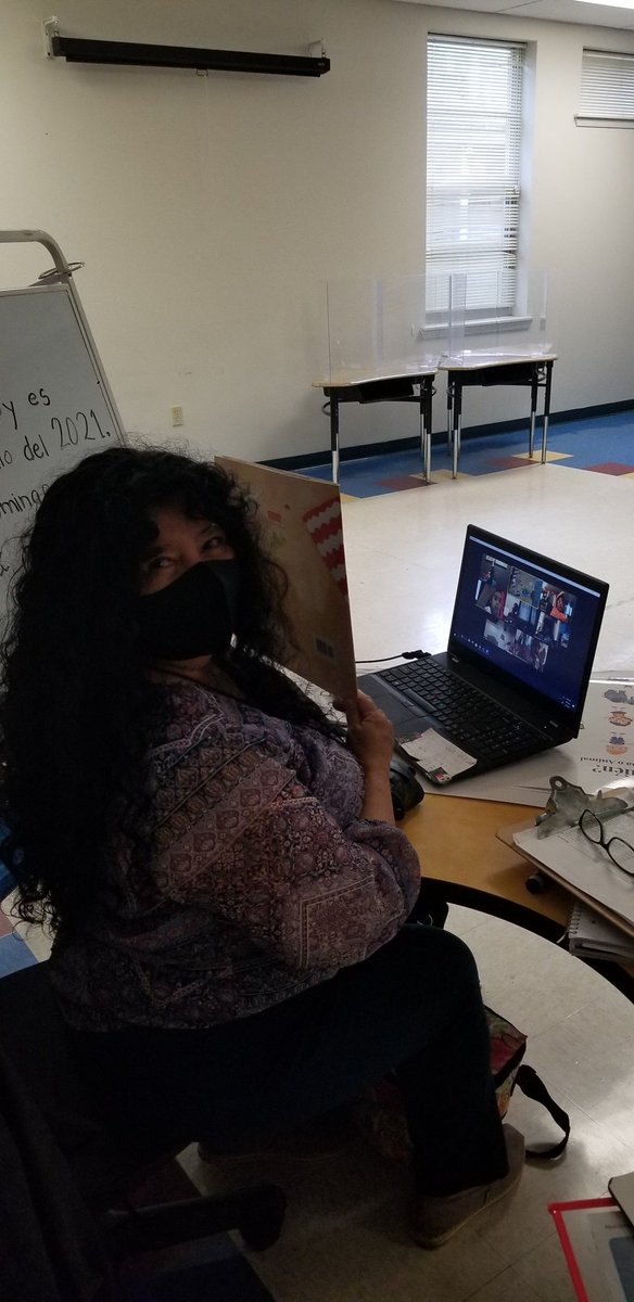 Multilinguateam's tweet photo. Our Austin ISD Multilingual Summer School has started. We are so happy. Nuestro programa Multilingüe de Escuela de Verano del distrito de Austin ha comenzado. Estamos muy felicidades.😊 https://t.co/ll0ZBzqJgr