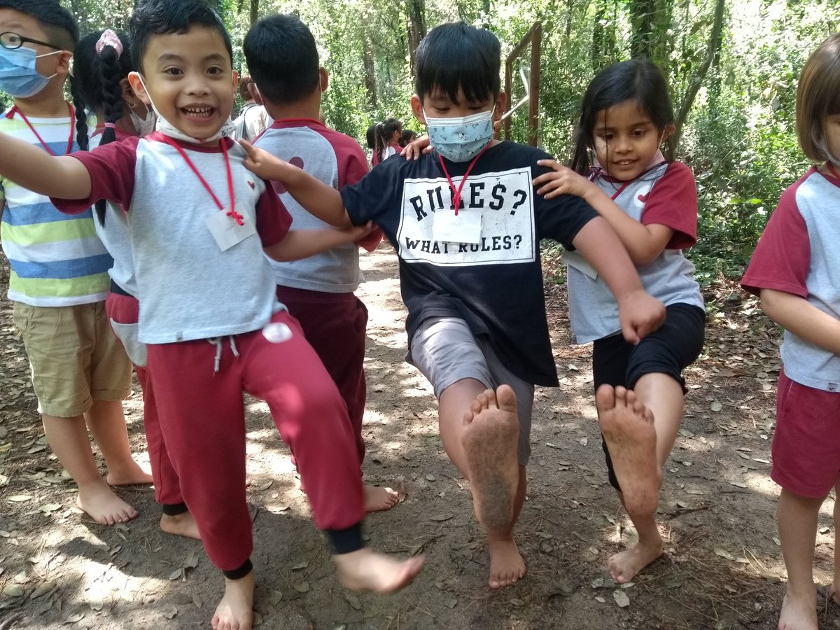 vedrunaangels's tweet image. Ens ha encantat el camí sensorial "Descalça't al bosc"! Mireu com ens han quedat els peus! Una activitat genial per acabar el curs i acomiadar l'etapa d'infantil #intensament #bosc #sentits