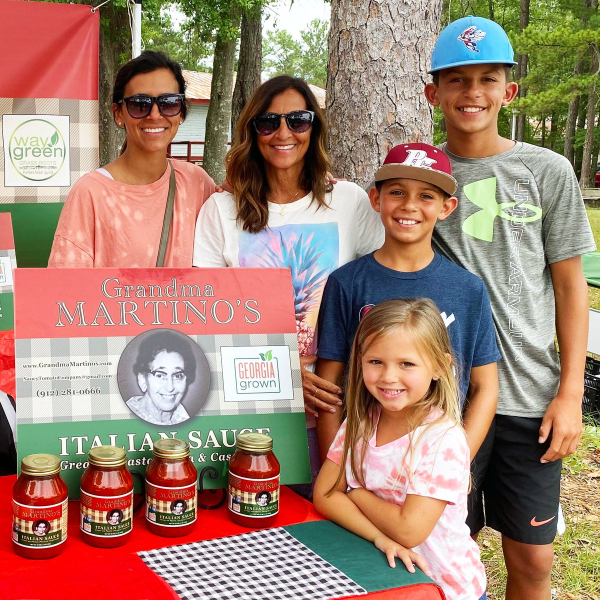 GrandmaMartinos's tweet photo. #GrandmaMartinos saw some special customers this weekend at the #WayGreen Local Fare Market in Waycross! If you missed this one, look for the next WayGreen Market July 3! You can also ORDER ONLINE at https://t.co/juK6ZDXUWJ! https://t.co/QKJ7ZDNd7I