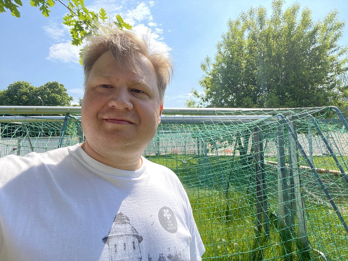 spunde's tweet photo. ⚽️Prieka vēsts @Ciekurkalna #futbols entuziastiem! Pateicoties @Olafs_Pulks atsaucībai un @kajbumba(LFF) vārtu dāvinājumam, apkaimes iedzīvotājiem būs iespēja jau pavisam drīz uzsist bumbu pļavā netālu no @vid_gov! Paldies arī zemes īpašniekam #Vastint par atļauju izmantot pļavu! https://t.co/FFzqdW2DXd