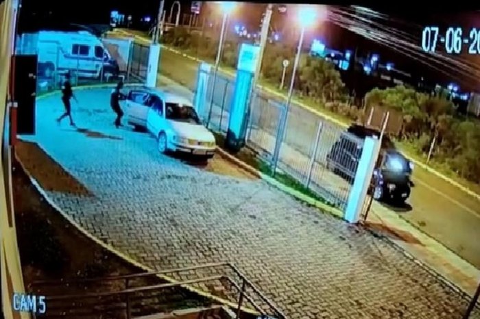 diario_gaucho's tweet photo. Agente é morto durante resgate de preso escoltado em UPA de Caxias
https://t.co/ygSRJwO2lG https://t.co/9igR0f4k3W