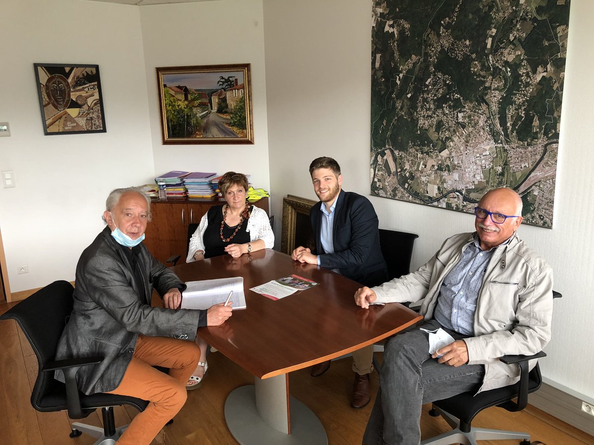 Ce matin nous avons rencontré Monsieur Pascal Serre, Maire de Chancelade. 
Ce fut l’occasion d’un échange républicain au cours duquel nous avons écouté les attentes de Monsieur le Maire. 

➡️ Nous avons également exposé les axes de notre programme.