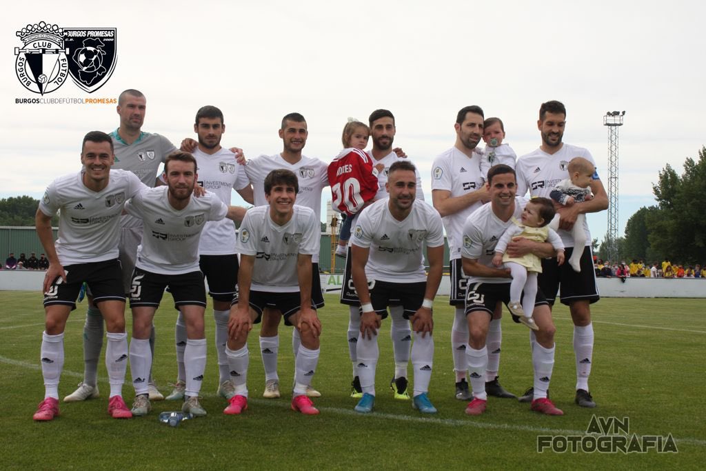 eldava_10's tweet photo. ⚽️¡ Ascenso 2 RFEF !⚽️
Increíble lo que vivimos el sábado consiguiendo el ascenso en casa delante de toda nuestra gente.Ha sido un año muy difícil,de muchísimo sufrimiento, pero al final,ha merecido la pena.
Y sí,a veces los sueños se cumplen.
#hemoshechohistoria
#graciasfútbol https://t.co/DeHJWJmR1T