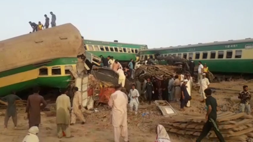 abmPTI's tweet photo. اللہ تعالیٰ وفات پانے والوں کی مغفرت فرمائے اور لواحقین کو صبر جمیل عطا فرمائے آمین ثم آمین😭 🤲
اور تمام زخمیوں کو شفاء کاملہ عاجلہ عطا فرمائے آمین ثم آمین 😭🤲
انتہائی افسوس ناک واقعہ ہے، حکومت لواحقین کی مدد کے ساتھ ساتھ واقعے کی مکمل تحقیقات کرے۔
#TrainAccident #Gotki https://t.co/upHcnjevPK