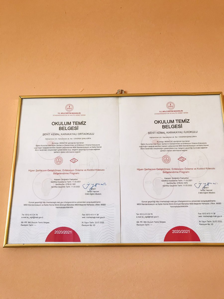 Okulumuzdaki çocuklar daha hijyenik şartlarda  eğitimlerini sürdürsünler diye "Okulum Temiz" belgelerinin alımında katkı sunan okulumuz Müdür Yardımcılarına Teşekkür plaketleri Okul müdürümüzce takdim edildi.Arkadaşlarımızın başarıları daim olsun.