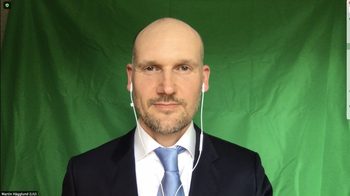 MHgglund's tweet image. Digital conferences during the pandemic 😂 #officiallook #notsoofficiallook @footballmed @frgsweden @SWIPE__