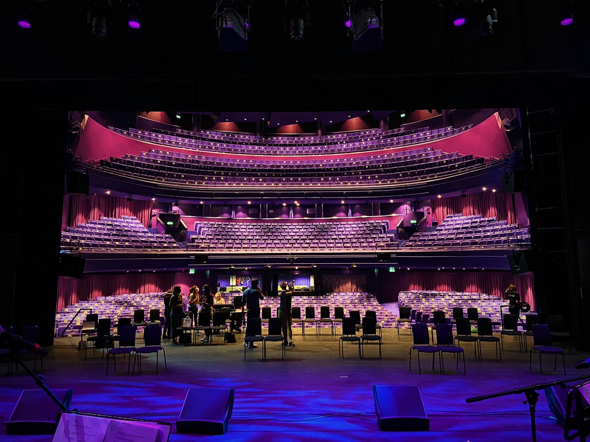 JoshBirdUK's tweet photo. Tech time! #GameTheory 🌹@The_Lowry https://t.co/JQid8QfUAJ