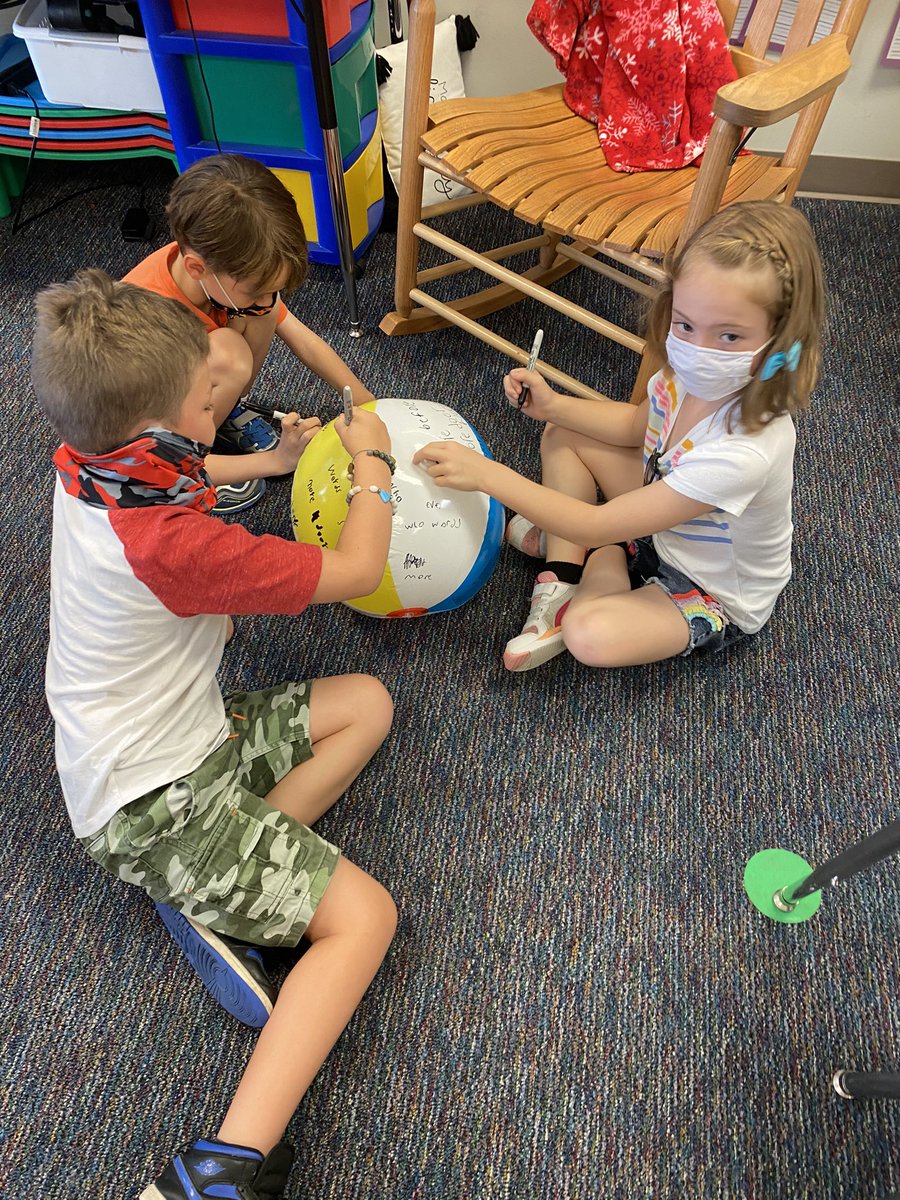 mrswirthin1st's tweet photo. Beach Day includes letterland practice by reading and writing our words on beach balls @ScottsRidgeES https://t.co/Ifc76PoO8s