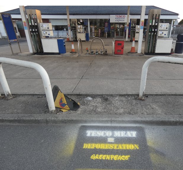 Greenpeace volunteers in #huddersfield left a powerful message at Tesco last week. We are taking action to urge <a href="/Tesco/">Tesco</a> ‘s CEO Ken Murphy to stop fuelling the destruction of forests in the Amazon and other regions of Brazil. Take action here: act.gp/2R8xTTA