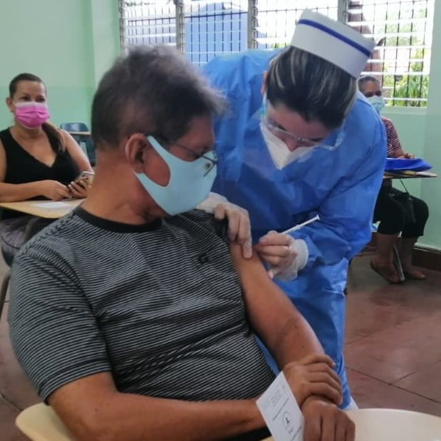 #Herrera | Gran cantidad de personas siguen acudiendo en este primer día de vacunación con AstraZeneca, en las instalaciones del Colegio José Daniel Crespo.

Podrán agendar voluntariamente su cita en:
vacunas.panamasolidario.gob.pa , sección Vacunas y eligiendo la opción Citas Web.