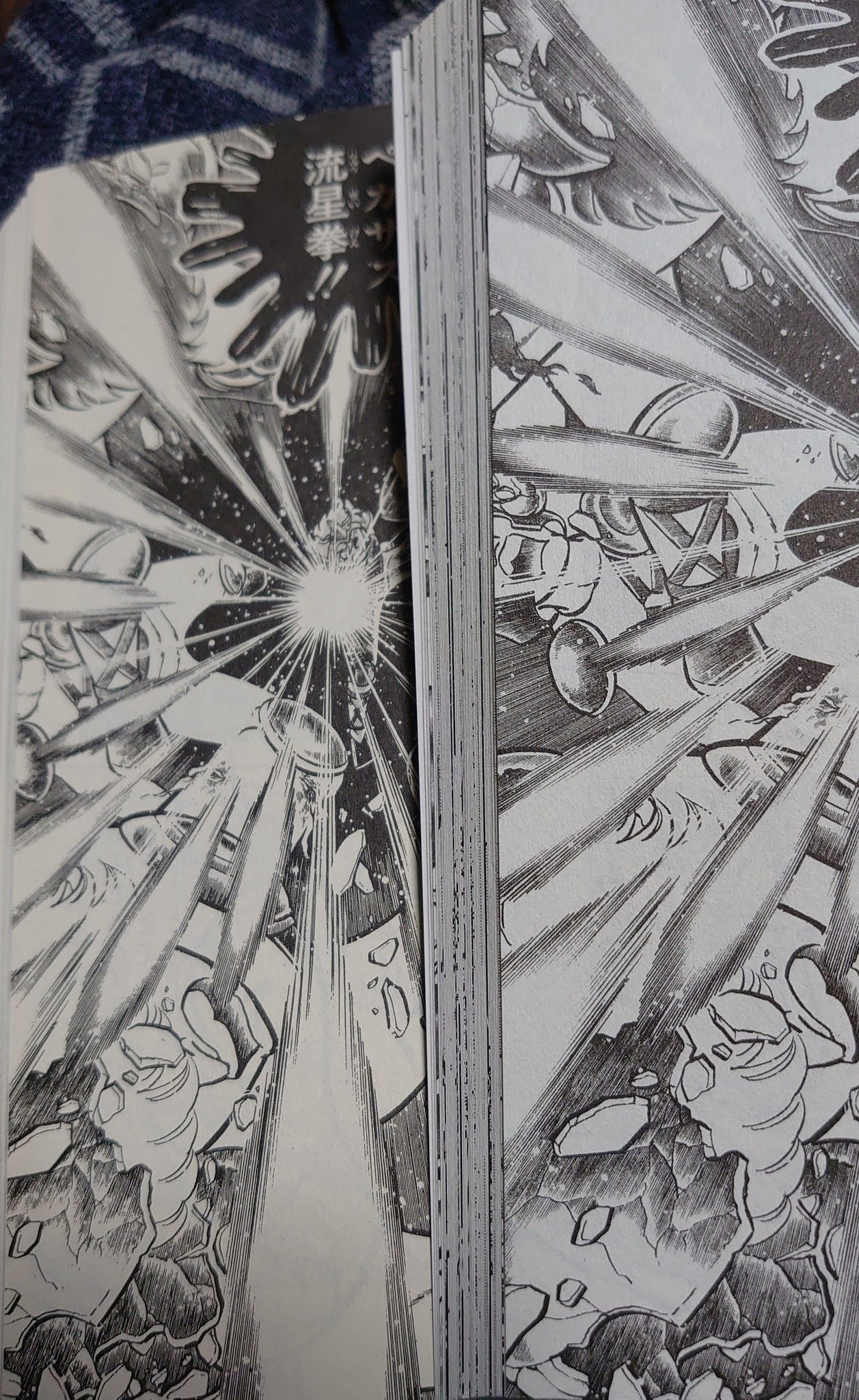 ブルー 聖闘士星矢 Final Editionと愛蔵版で比較してみたら 今までカットされてたページの端の絵が見える T Co M0j4wfuouu Twitter