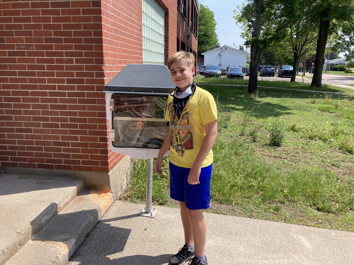 SchoolSolvers's tweet photo. We ❤️ when our students see a need for their community &amp; put a plan into action. This is Keigan, who wrote a proposal to Moncton Rotary Club to have 2free libraries installed on school property at our front door &amp; safe drop zone to share his love of literacy. Well done Keigan! https://t.co/JfvSd6hfbn