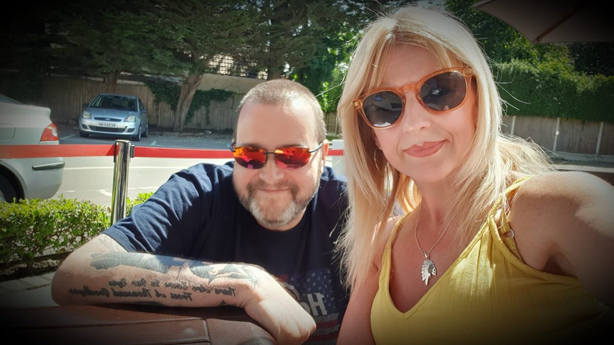 RockCowboyPhil's tweet photo. Lunch in the sunshine with the most special of friends😎The last few weeks has felt like good times &amp; a little normality is starting to return🙏🏻Missed this so much😃 #NoWayBack #OnlyMovingForward #LetTheGoodTimesRoll https://t.co/8XBHQSIL6L