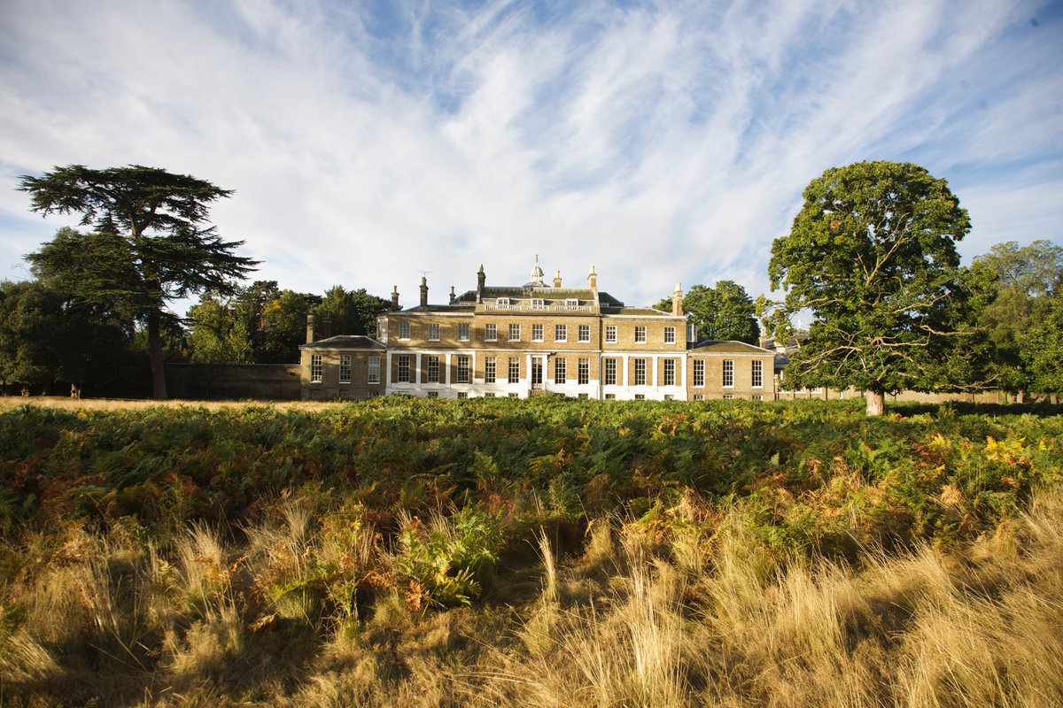 Hampton Court House tweet media