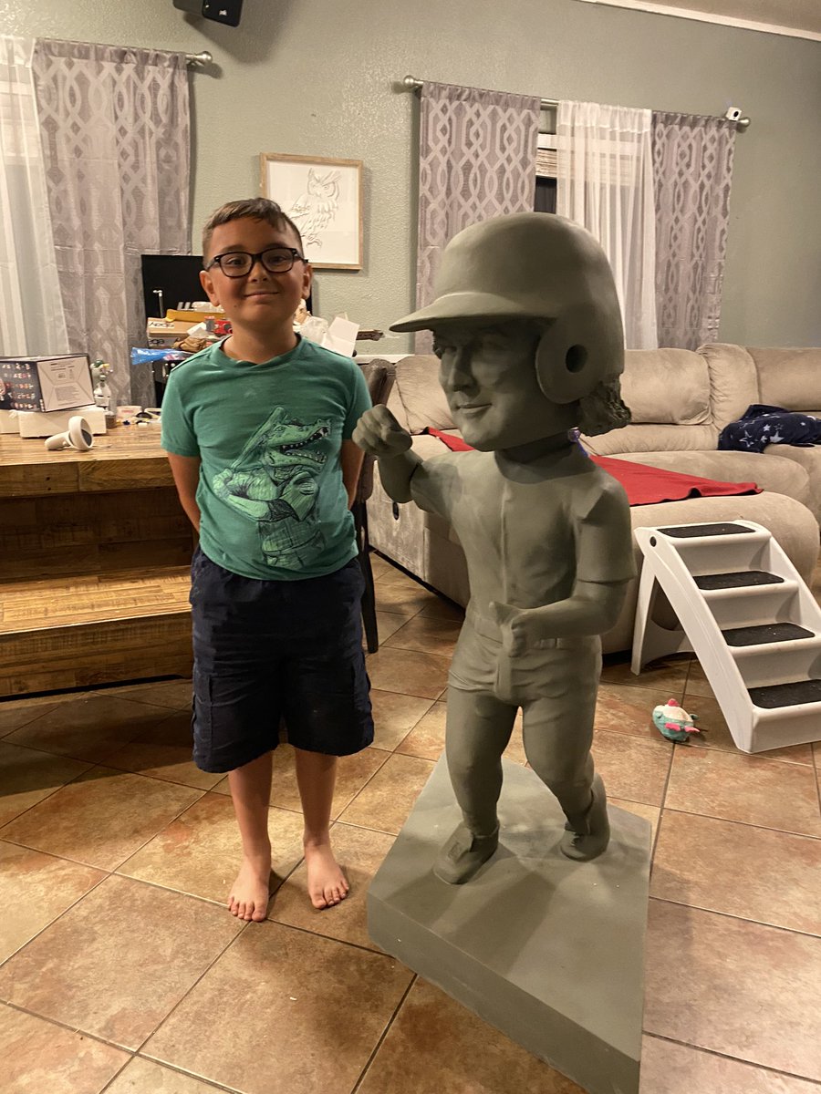33_customs's tweet photo. Moved the monster bobble inside now, give me a break form the heat &amp; I can now start painting and making the final touches. Getting close! #4footer #custombobblehead #canseco https://t.co/Srr5zOMJOF