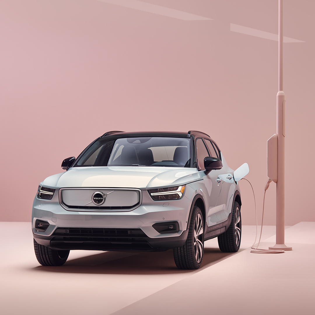 volvocalgary's tweet photo. Enjoy the freedom of electric driving. When needed, you can easily top up at home or at work. From zero to 80% in around 40 minutes.

#XC40Recharge #VolvoRecharged#VolvoRecharged

https://t.co/NMnemJYJdx https://t.co/9EcoiBeJgq