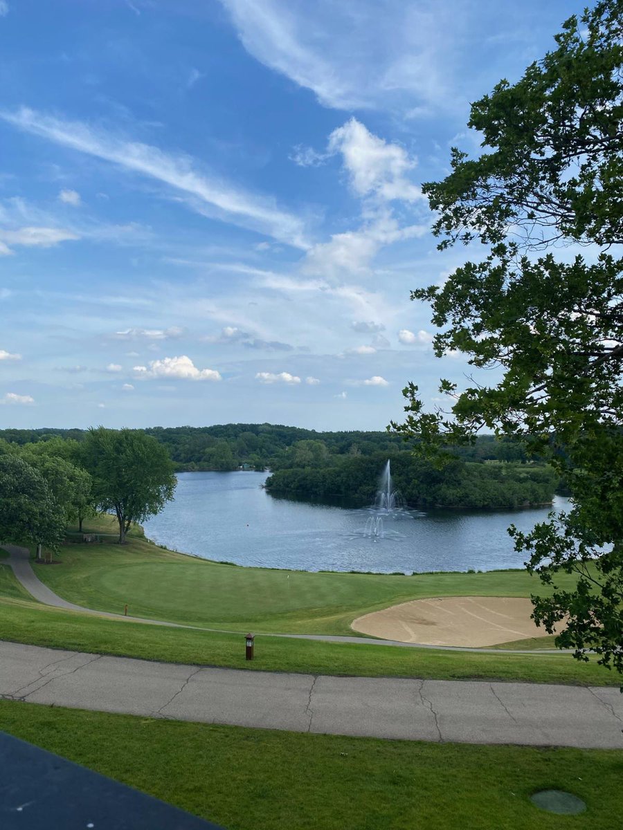 orgcommunity's tweet photo. Happy Monday! .orgCommunity co-Founder Sherry Budziak is very excited to be attending the WSAE Spring Fore-ward at the Grand Geneva Resort and Spa! Don't miss her presentation tomorrow with Jennie Socha, CAE at 1 pm. See you there!
#assnchat #association #wsae #springforeward https://t.co/70Id2J06KG
