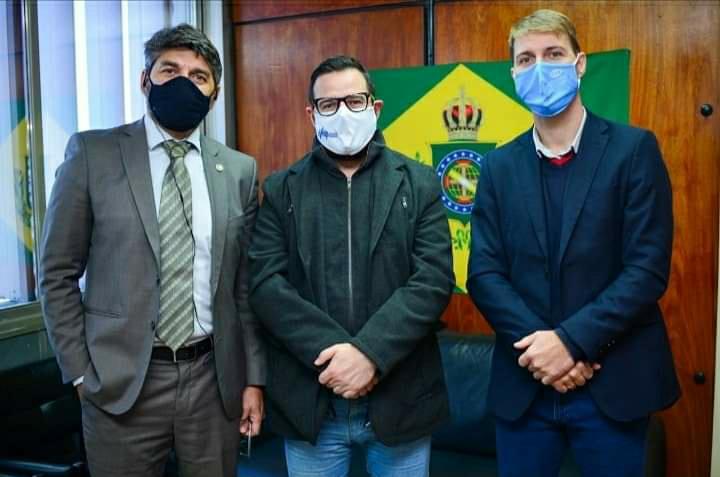 Proponente da lei "Dia Estadual do Óptico", dep. Mateus Wesp realiza encontro com Presidente do CROO
Aprovado em setembro de 2020, o Dia do Óptico agora é comemorado oficialmente todo o dia 13 de Dezembro. Matéria completa em: croors.org.br/single-post/pr…