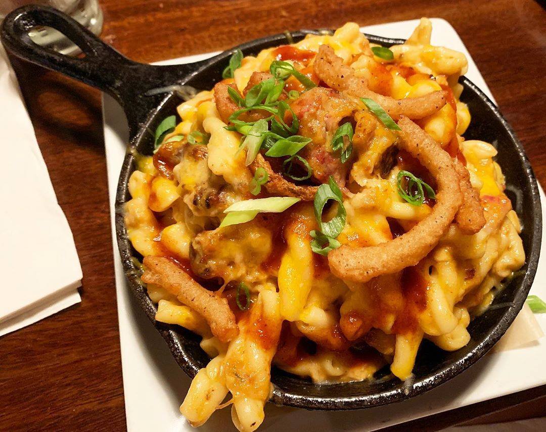 Monday munchies? Mews is the cure! 🤤  #MewsTavern