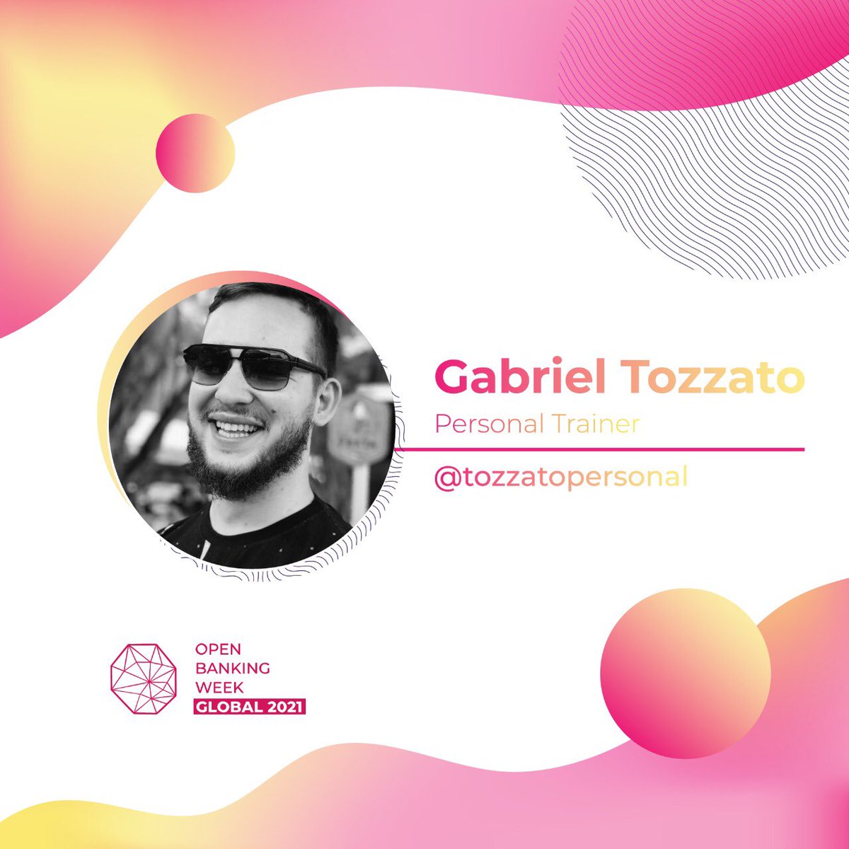 somos_ox's tweet image. 10/6 - Gabriel Tozzato, making the audience  exercise at #OpenBankingWeek