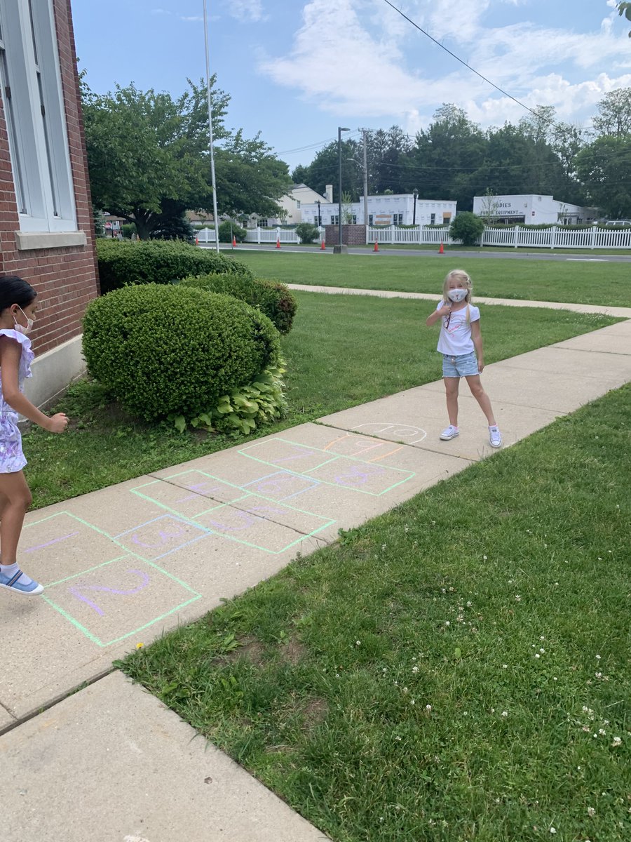 stjameslibrary's tweet photo. Chalk one up for reading at St. James Elementary! https://t.co/DDHOzPBpkk