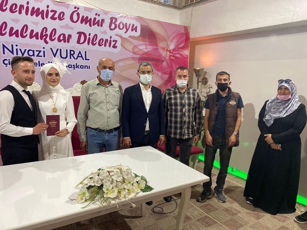 halil_ertugrull's tweet photo. Dilber Tarım ve Semih Savran kardeşlerimizin nikah merasimine katılarak sevinçlerine ortak olduk. https://t.co/BkucItqGtA