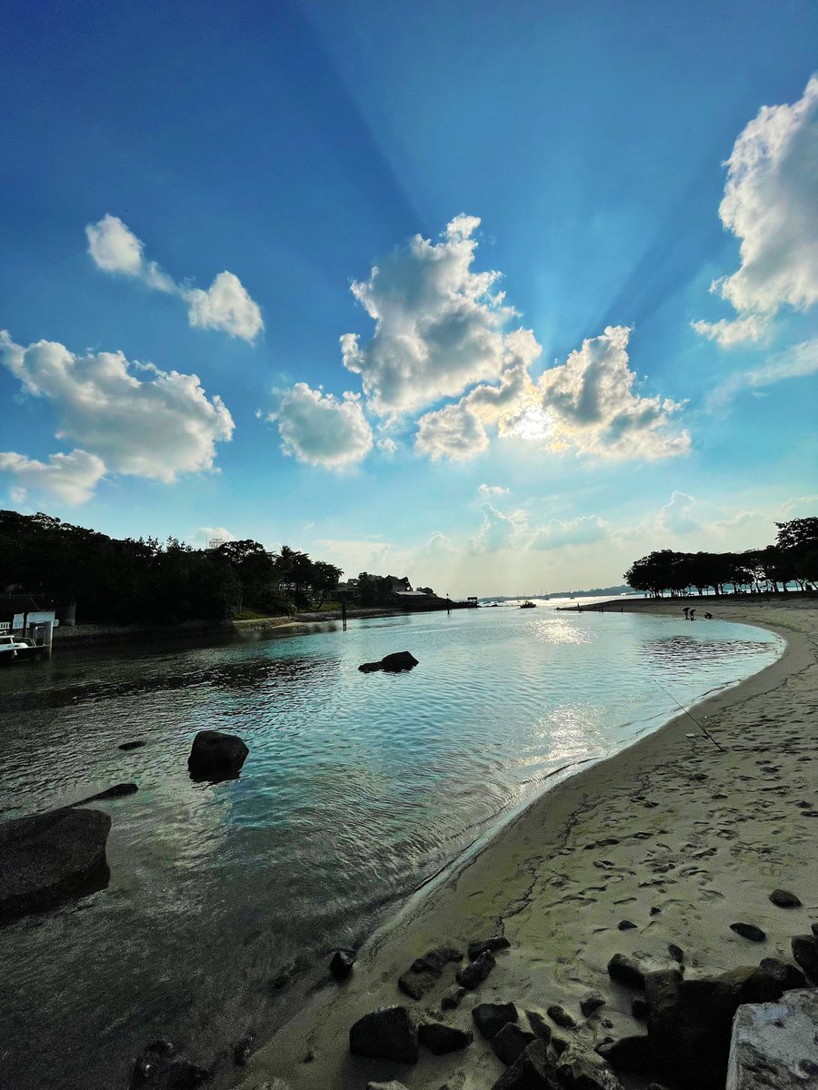 YamKeng's tweet photo. We had a pleasant afternoon stroll at Changi Point. The area is really idyllic and we saw a part of Singapore we were not familiar with. Good that we can enjoy such a beautiful environment locally.
#staycation #onleave #changipoint #beautifulsingapore https://t.co/UUegLXKl0c
