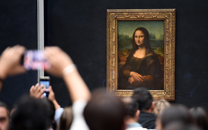 Sale of Mona Lisa replica set to raise up to 300,000 euros