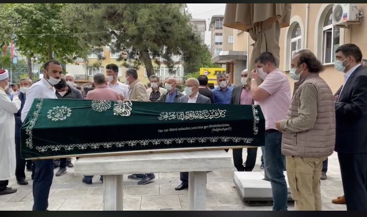 emelagdag's tweet photo. Ölüm ne ağır bir imtihan. Akıl almıyor gönül kabullenmiyor. Aniden gelen ölüm mü daha ağır yavaş yavaş bekleye bekleye gelen mi? Yakınlarına çok ağır daha da yakınlarına çok çok ağır… Rabbim rahmet eylesin. Ailesine ve yakınlarına sabırlar yağdırsın. https://t.co/A0Hb6ZDuu6