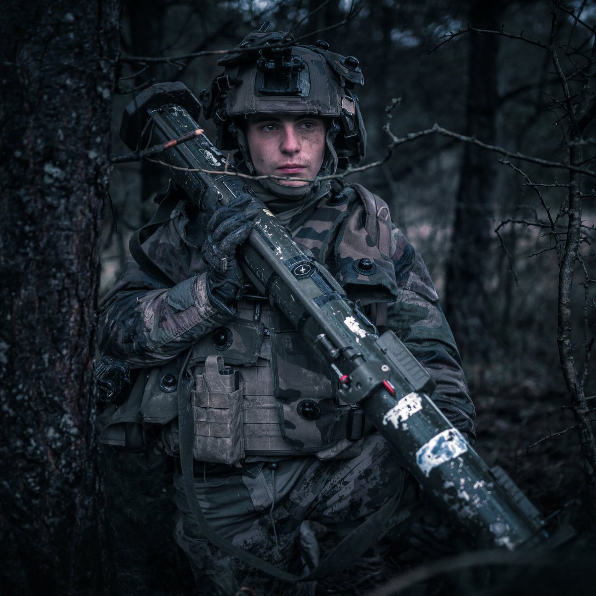 armeedeTerre's tweet photo. #LeSaviezVous ? Créé en 1604 sous le nom d'Aquitaine, le @35emeRI  est l'un des plus anciens régiments de l'armée française.

Le #35RI est spécialisé dans le combat mécanisé au contact direct de l'adversaire, fidèle à sa devise : "Tous gaillards, pas d’traînards !"
#NotreDéfense https://t.co/Zyh3hhC1FH