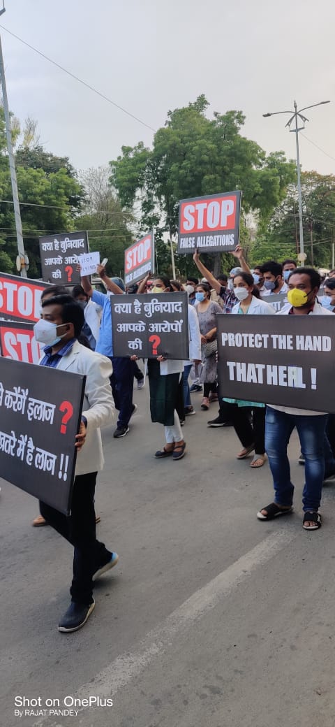 RdaPrayagraj's tweet photo. In light of recent false accusations and allegations against the doctors and the institution, JDA MLNMC Prayagraj held a peaceful protest and a candle light vigil.
Kya hain buniyad aapke aaropo kee?
#stopfalseallegations 
#wesupportourdoctors https://t.co/Ng4OERZj8X