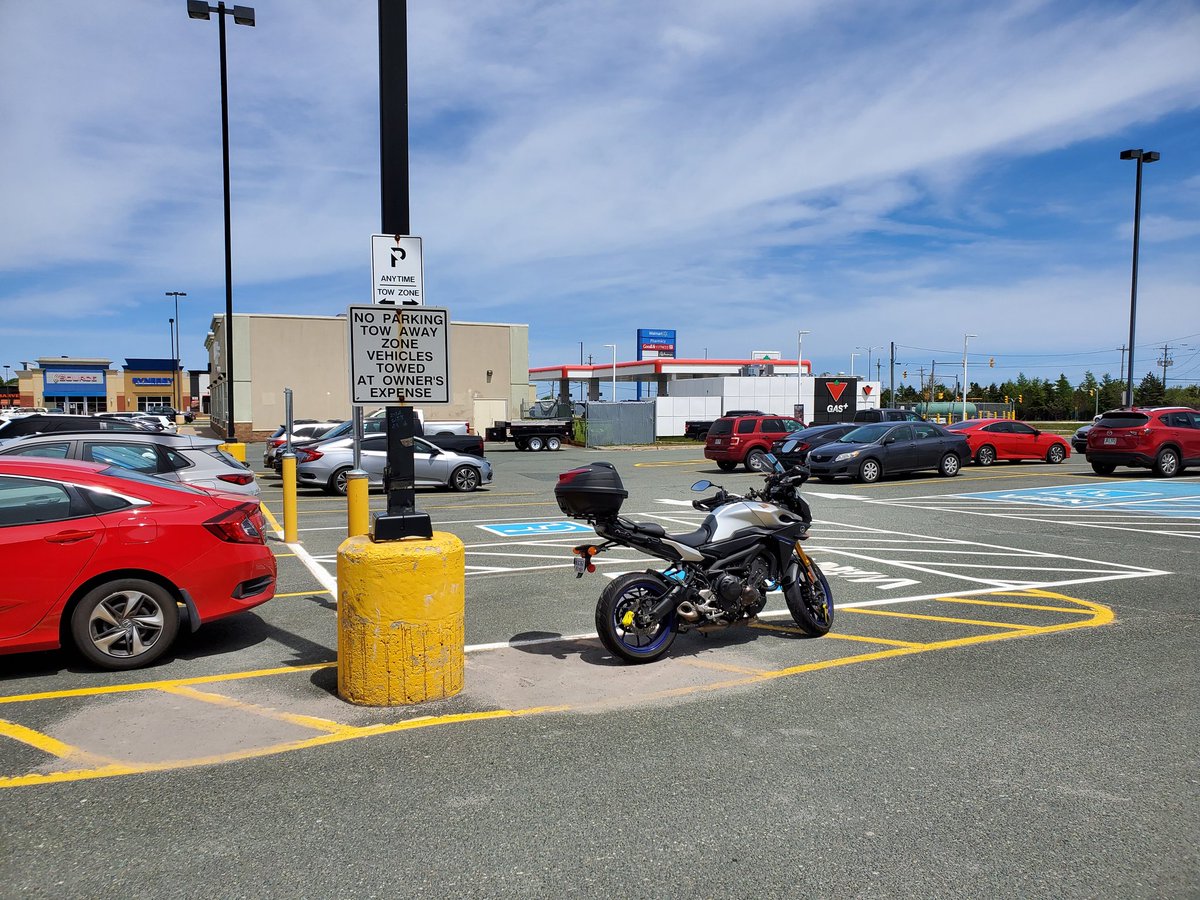 MaxPowerNL's tweet image. Self entitled? To lazy to walk across the lot to the gym? Not enough free parking spaces? Ridiculous. What if some needs to use that handicap space? #nltraffic
