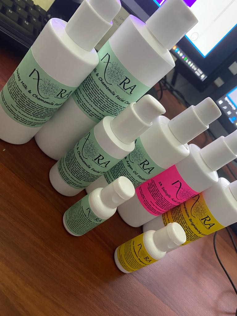meechhiee's tweet photo. YASS. My order arrived in just 1 week. Pretty quick. This time I also ordered sample size bottles so I can use them to travel with instead of bringing my bigger bottles. @CruzanChoklate https://t.co/sLZUnxbXQt