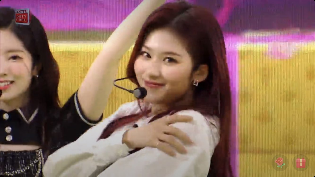 Uzivatel Bebechan Na Twitteru そうだよね Kura Kuraで8人だったときの衝撃 ロッテコンも 私たち めっちゃ待ったよね ひとまずロッテコンのheart Shakerのサナちゃん貼っておくよ