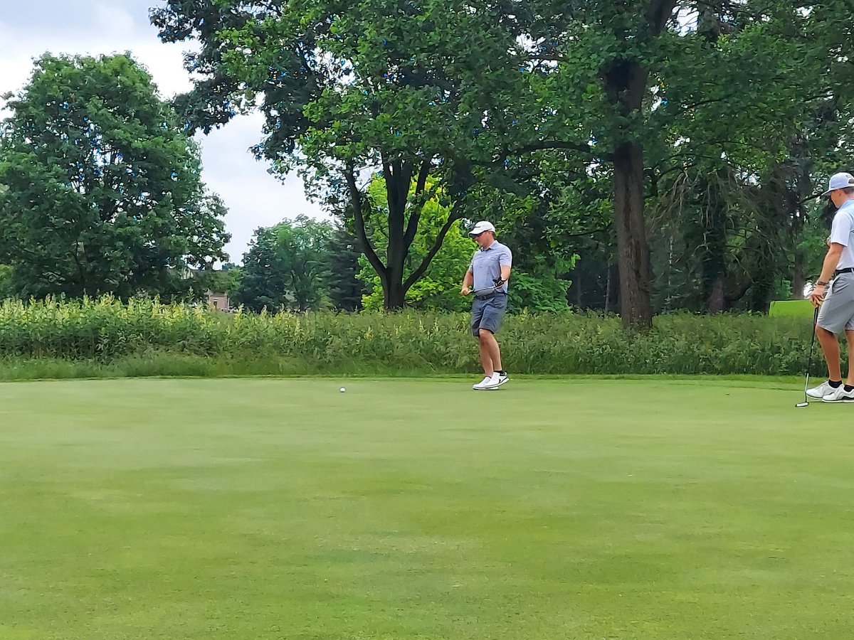This is why I love the US Open Qualifying. This is Andy Roberts  41-year-old CPA from Kentucky. Has won Kentucky Am and Kentucky Open. He's T6. Made great up and down here.
