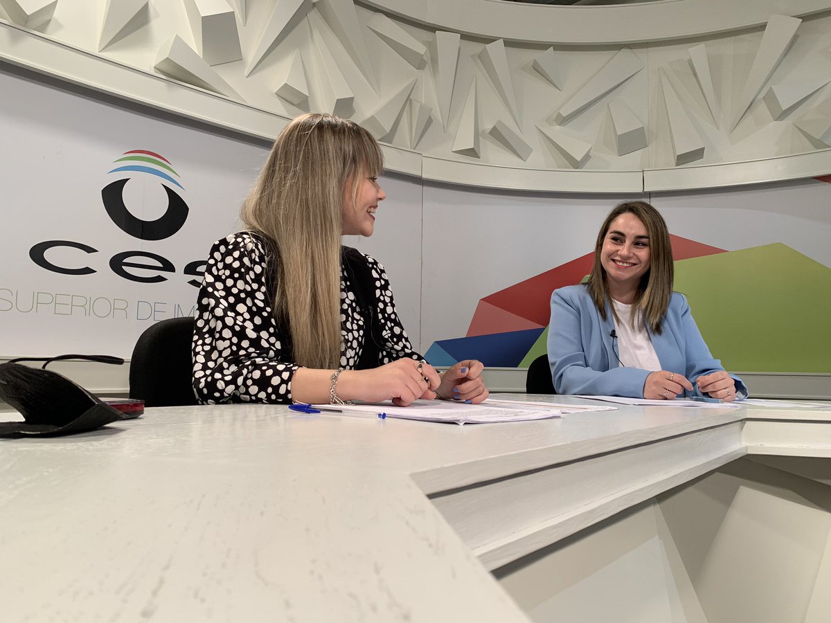 diazmarta97's tweet photo. Oficialmente he acabado el #máster y estoy muy contenta con el resultado, lo aprendido y las personas que me llevo. Ha sido un año duro, lleno de sonrisas y lágrimas, pero ha merecido la pena. Nos vemos por el camino 🤞🏼🎙📺 https://t.co/qa8END6wpJ