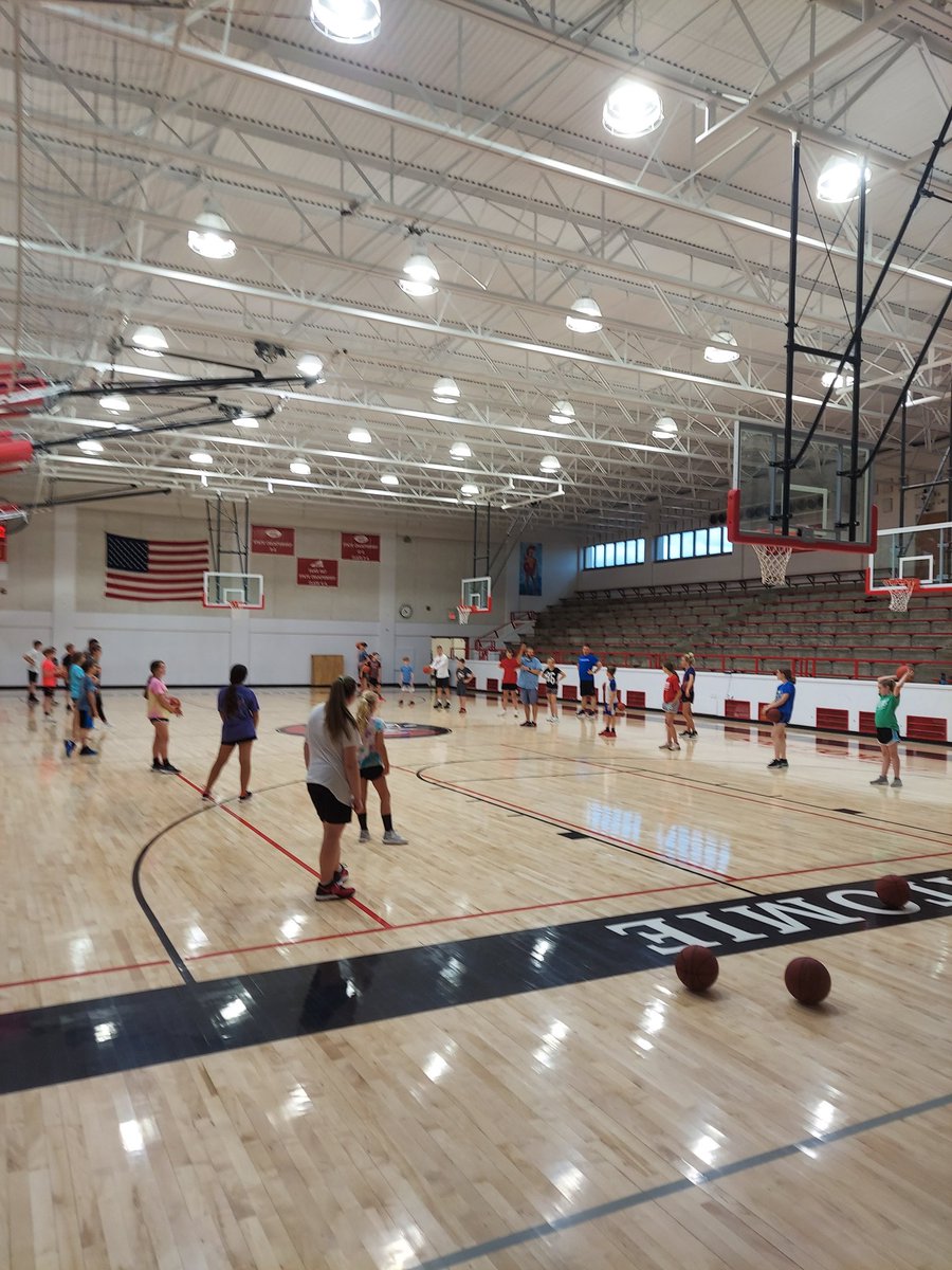 LadyTrojansBas1's tweet photo. Day 1: 6th-8th grade basketball camp, putting in the work. Trojan Strong. https://t.co/IIq014IvkW