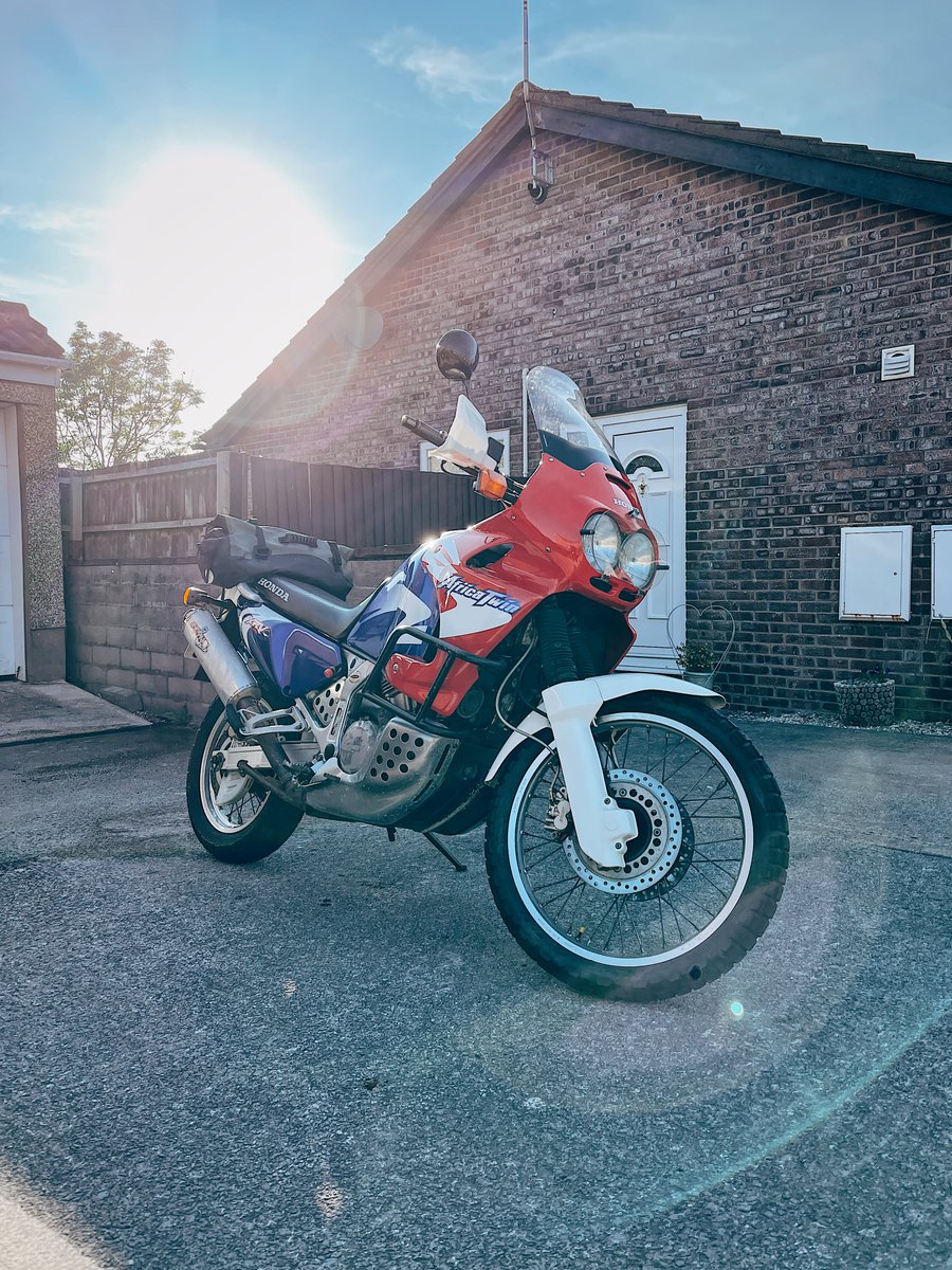 Tom_Newton_'s tweet photo. @matty_prior Thought you'd borrowed my bike then for a second! 🙌 https://t.co/aNBrvC9dGX