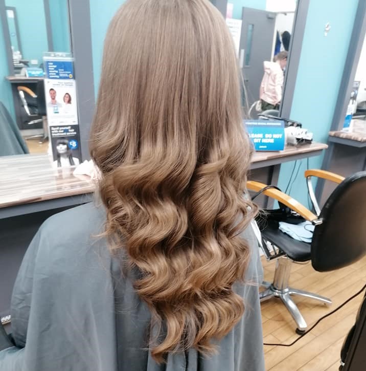 Beautiful waves created by Karlie at our <a href="/JustCutsUK/">JustCutsUK</a> store 💇‍♀️🌊
📸: facebook.com/JustCutsUK
#beachywaves #wavyhair #newhairday #hairstyling #justcutshillstreet #haircare #pampering