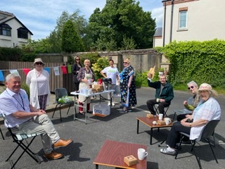 arkhousing's tweet photo. Beautiful day for a cuppa and cake at our in Windsor Avenue scheme in South Belfast #MonthofCommunity #BigLunch https://t.co/yOwgRL7nPP