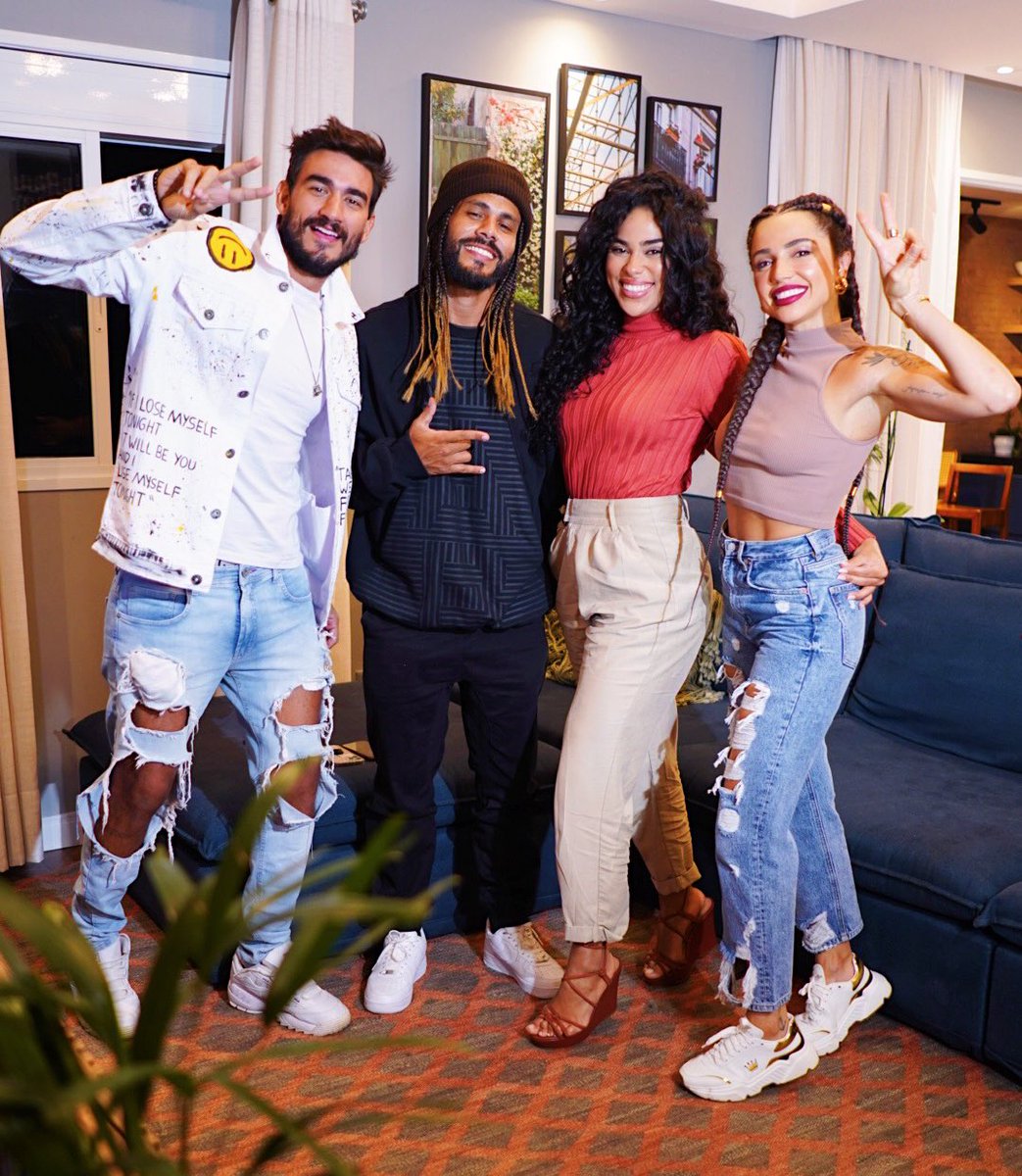 PaulaAmorim's tweet photo. E tem IGTV com uma parte da tribo Carcará Juntinha sim!!!! 🦅🧡 Além das reações dos meus Carcarás limpinhos, também aproveitamos pra comentar o que rolou no último episódio. Corre pra assistir que hoje a noite tem mais #NoLimite ! 🥾

https://t.co/CbojDyIaSt https://t.co/8fdvAI5hAo