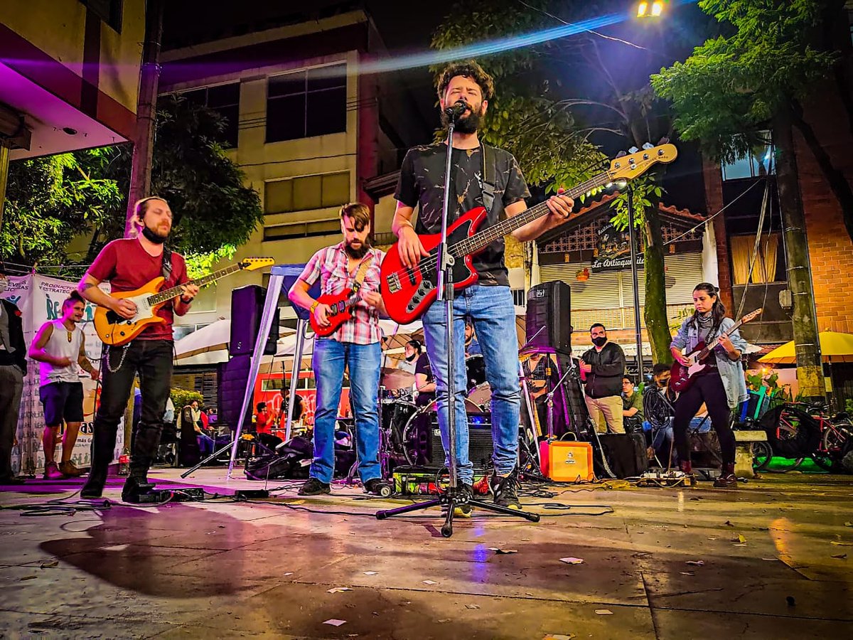 KidKaset's tweet photo. Gracias por cantar con nosotros el sábado en Itagüi, seguimos resistiendo a través del arte. Se vienen más toques muy pronto.
#paronacional https://t.co/7SqwXeFGd9