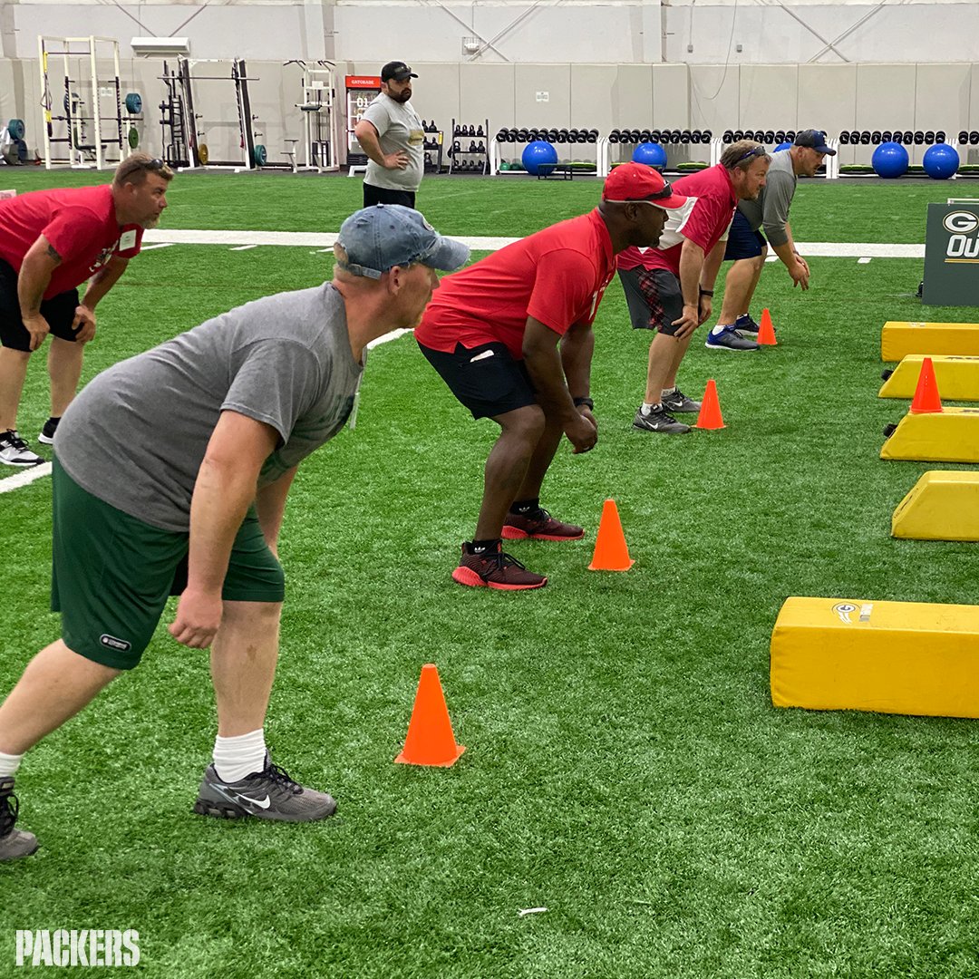 packers's tweet image. The #Packers hosted a free coaching school for Wisconsin youth football coaches at @LambeauField &amp;amp; the Hutson Center over the weekend. 🏈📝

#PackersGiveBack